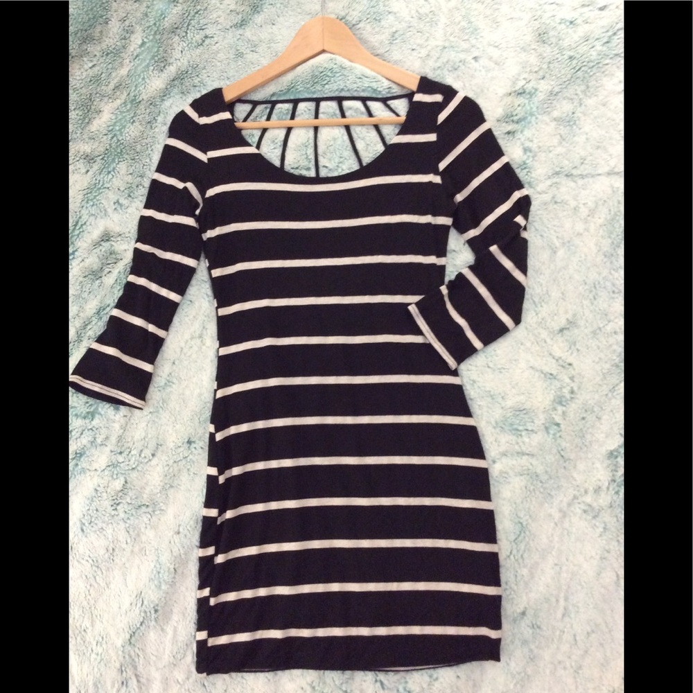 Mini half sleeve, super cute! Small.